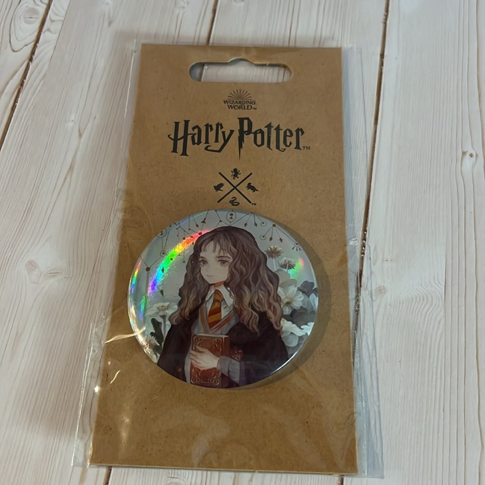 Wizarding World of Harry Potter Universal Studios pin, button and keychain NWT - Picture 4 of 7